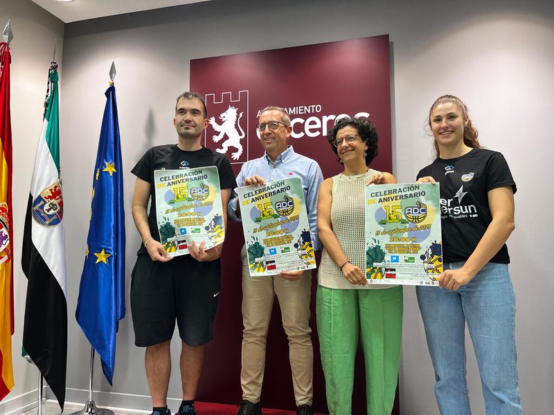 El Ayuntamiento felicita al club de Baloncesto Al-Qazeres en el 15 aniversario del equipo femenino y el 30 de la cantera del ADC 