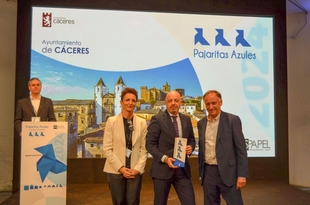 Cáceres renueva sus Tres Pajaritas Azules como máximo reconocimiento en el reciclaje de papel y cartón