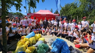 El Ayuntamiento de Cáceres y Coca Cola promueven una acción con escolares para la limpieza de un tramo de la Ribera del Marco