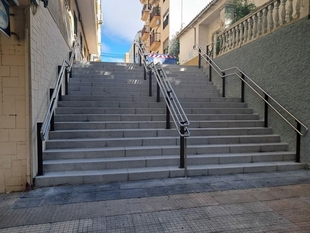 Nueva escalera con mayor accesibilidad y seguridad para el tránsito entre las calles Carvajal Lancaster y Alfonso IX