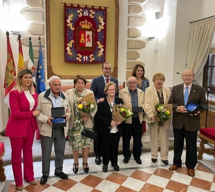 El Instituto Municipal de Asuntos Sociales homenajea a tres matrimonios cacereños con más de 50 años de casadosdos