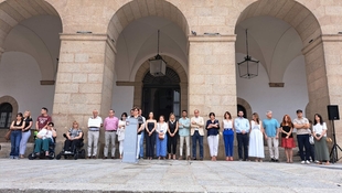 El Ayuntamiento de Cáceres muestra su repulsa por los asesinatos de mujeres víctimas de la violencia machista