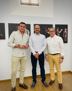 El Palacio de la Isla acoge una exposición fotográfica que conmemora la primera representación del Alcalde de Zalamea