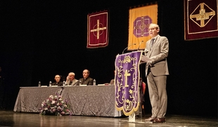 El alcalde, Rafa Mateos, ensalza el valor patrimonial y turístico de la Semana Santa Cacereña durante el pregón
