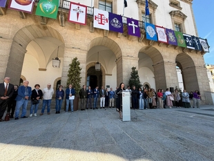 El Ayuntamiento de Cáceres muestra su repulsa por los asesinatos de mujeres víctimas de la violencia machista