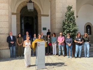 El Ayuntamiento de Cáceres muestra su repulsa por los asesinatos de mujeres víctimas de la violencia machista