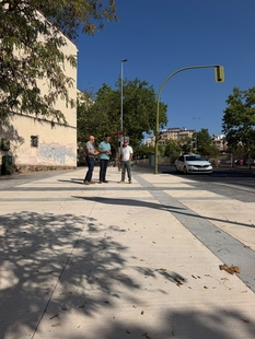 El Ayuntamiento de Cáceres renueva el pavimento de la Avenida de Cervantes para mejorar la accesibilidad y el tránsito peatonal