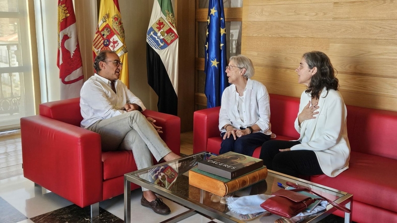 Rafa Mateos agradece a las Carmelitas sus 135 años de compromiso con Cáceres y destaca la continuidad de su legado en el colegio Santa Cecilia