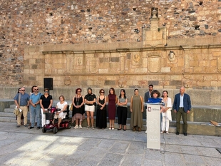  El Ayuntamiento de Cáceres muestra su repulsa por los asesinatos de mujeres víctimas de la violencia machista